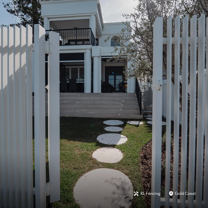 Aluminium Blade Fence Panel 2.2m Wide - Natural White
